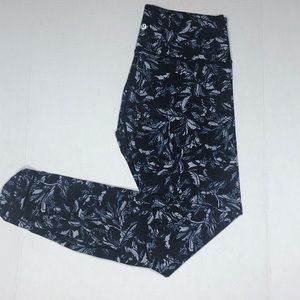 Lululemon wunder under leggings size 6